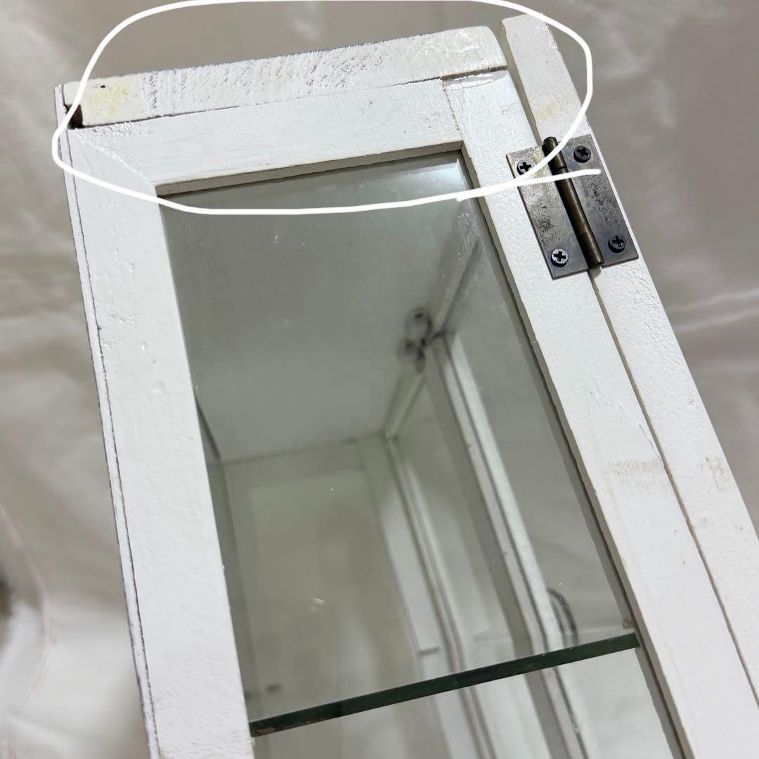 ガラスキャビネット アンティーク調 背面ミラー