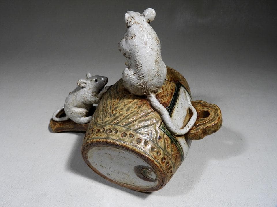 ●瀬戸焼名工 加藤進 (号 信人) 子 小槌に鼠と小判 正月にも 共布 共箱