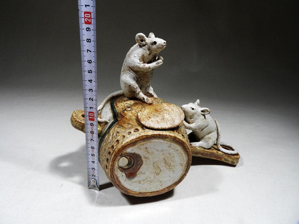 ●瀬戸焼名工 加藤進 (号 信人) 子 小槌に鼠と小判 正月にも 共布 共箱