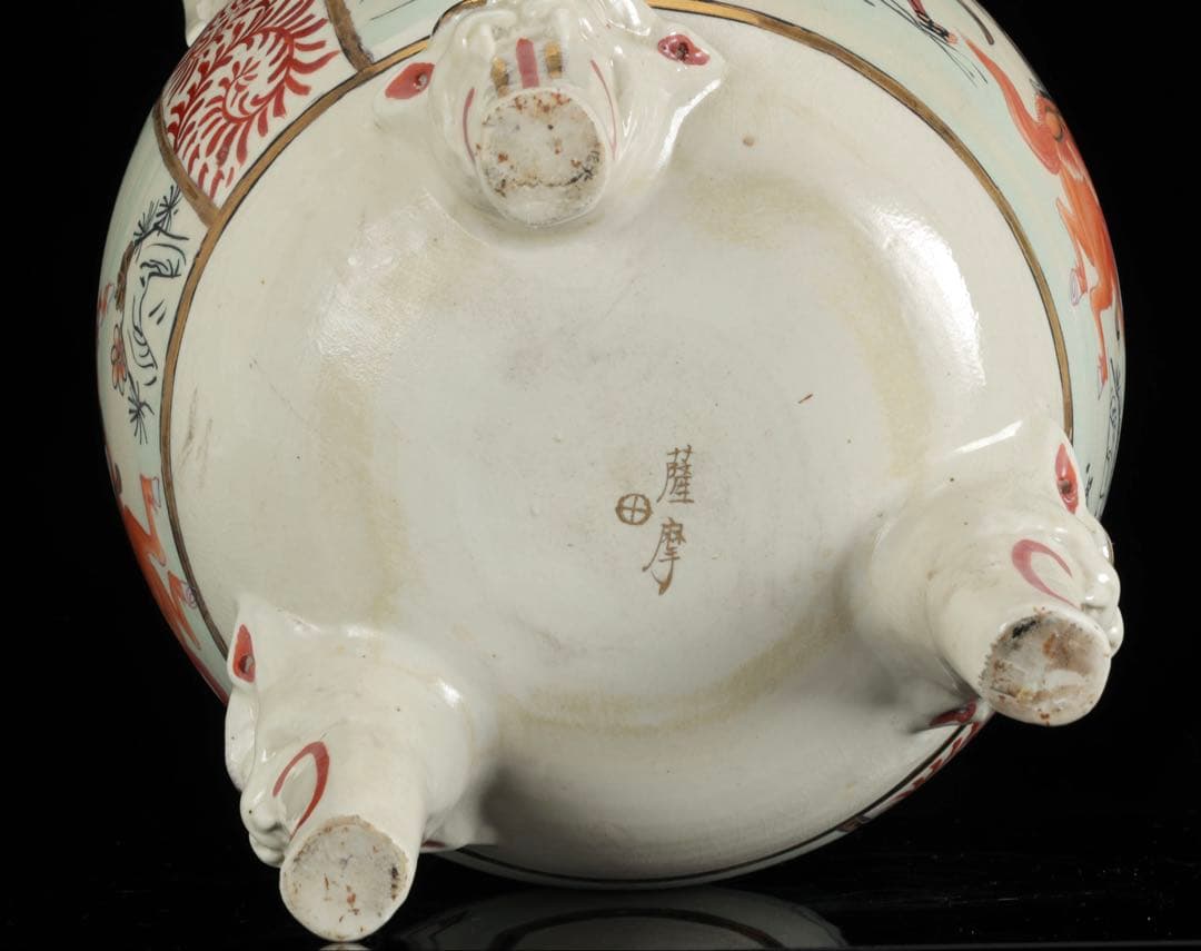 薩摩焼 丸十字家紋 金襴手色絵金彩 武者人物図 獅子摘 三足香炉 特大62cm