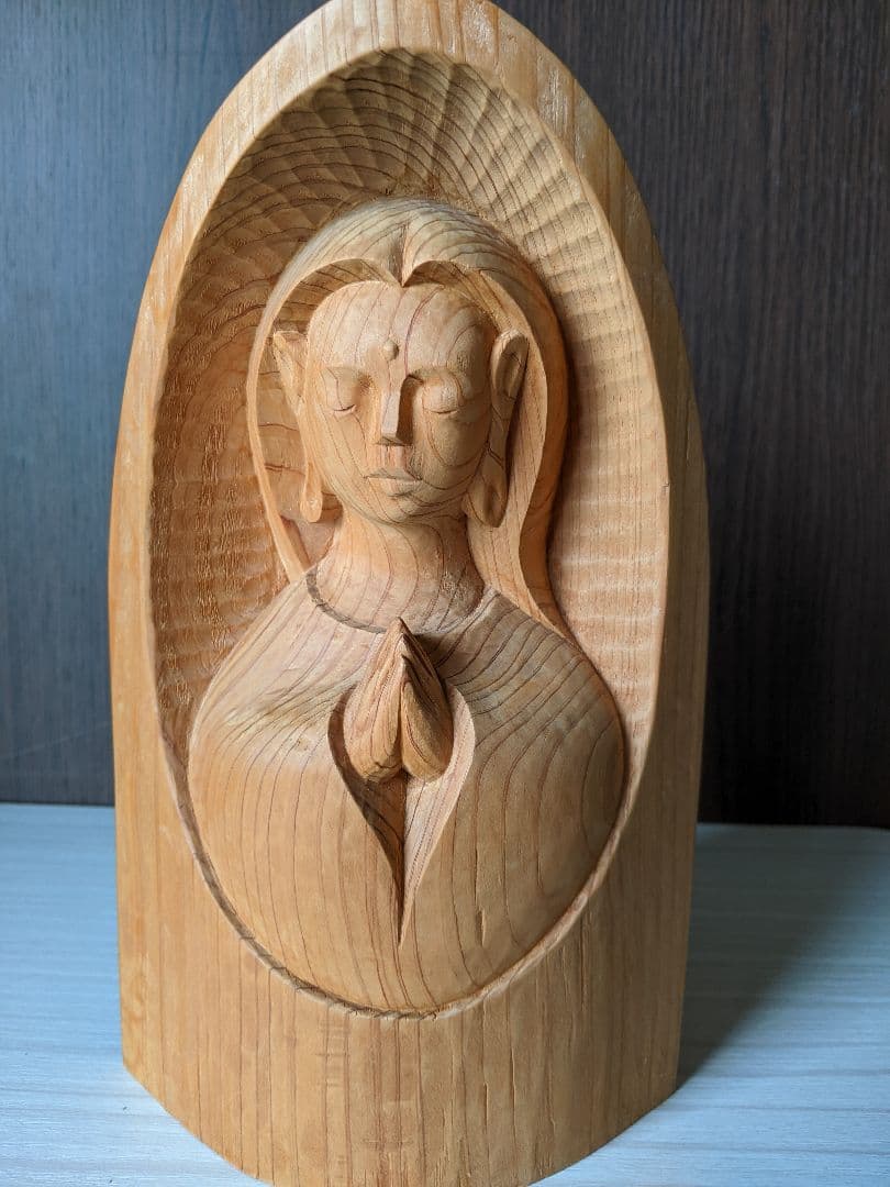 優しい心の平和観音さま　完全手彫り　　作品番号 Ｌ−13　　彫刻家　岩村一博