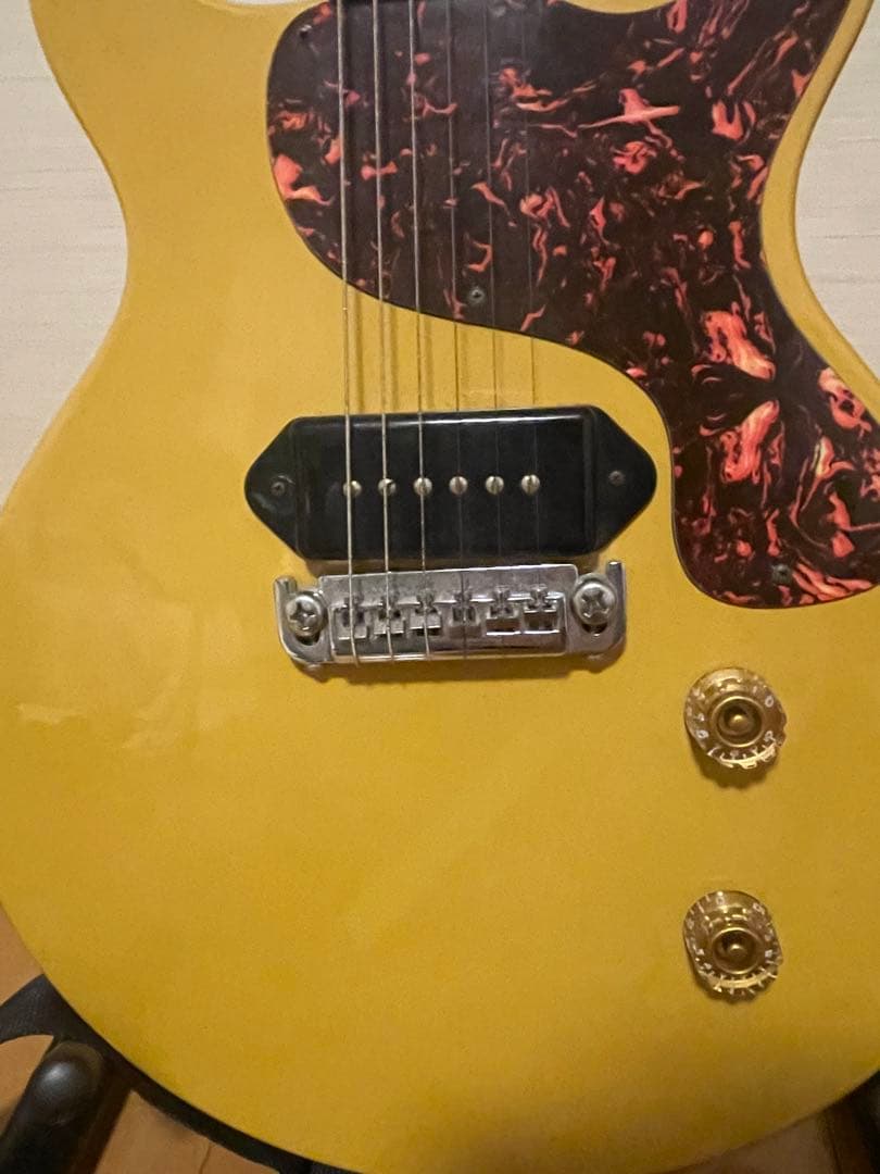 gibson風？　イエロー ダブルカッタウェイ エレキギター