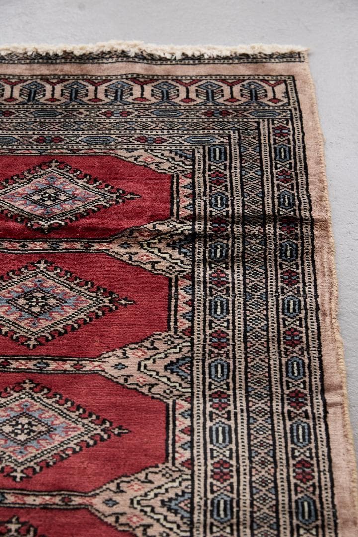 ヴィンテージラグ　トライバルラグ　ラホール産（102×62cm）赤　グレー　黒