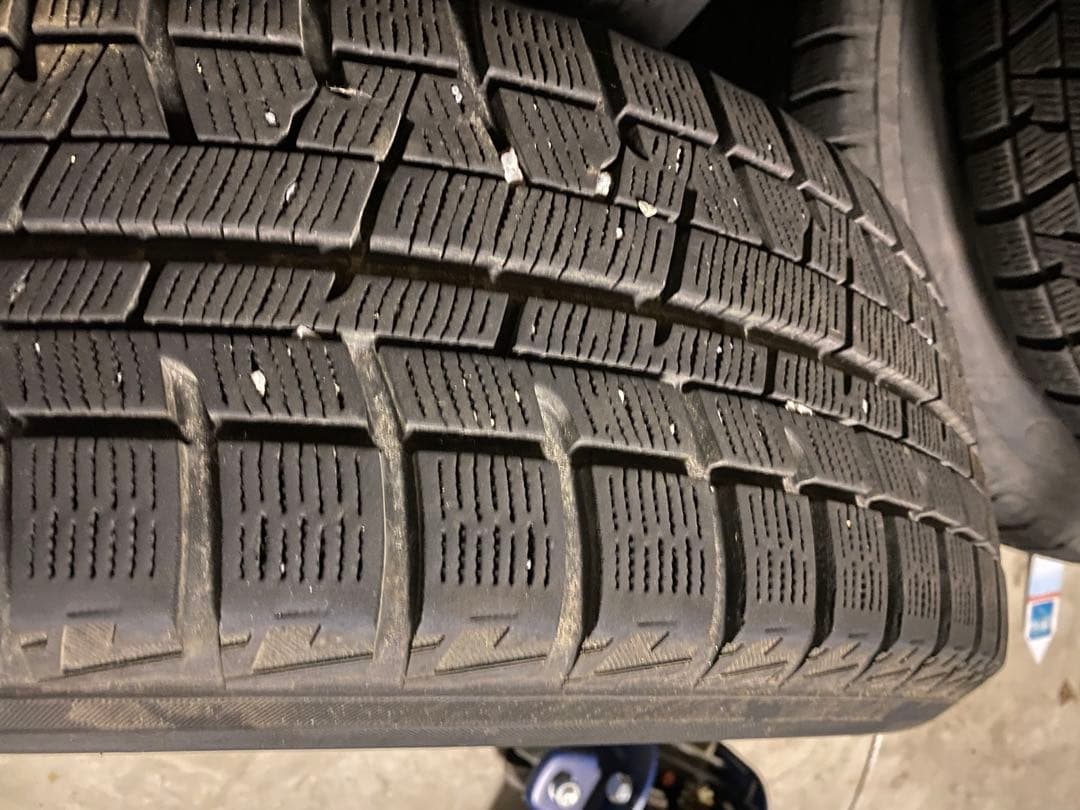 YOKOHAMA スタッドレスタイヤ 17インチ　215/60/17