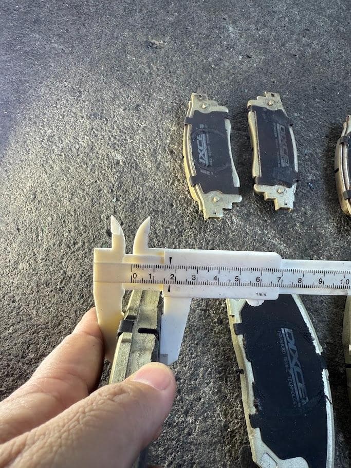 1台分　DIXCEL（ディクセル）Xタイプ ブレーキパッド 30アルヴェル