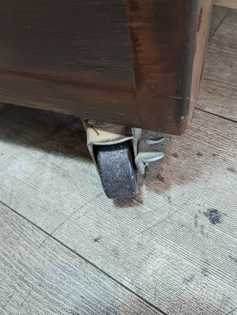 美容室　木製ワゴン