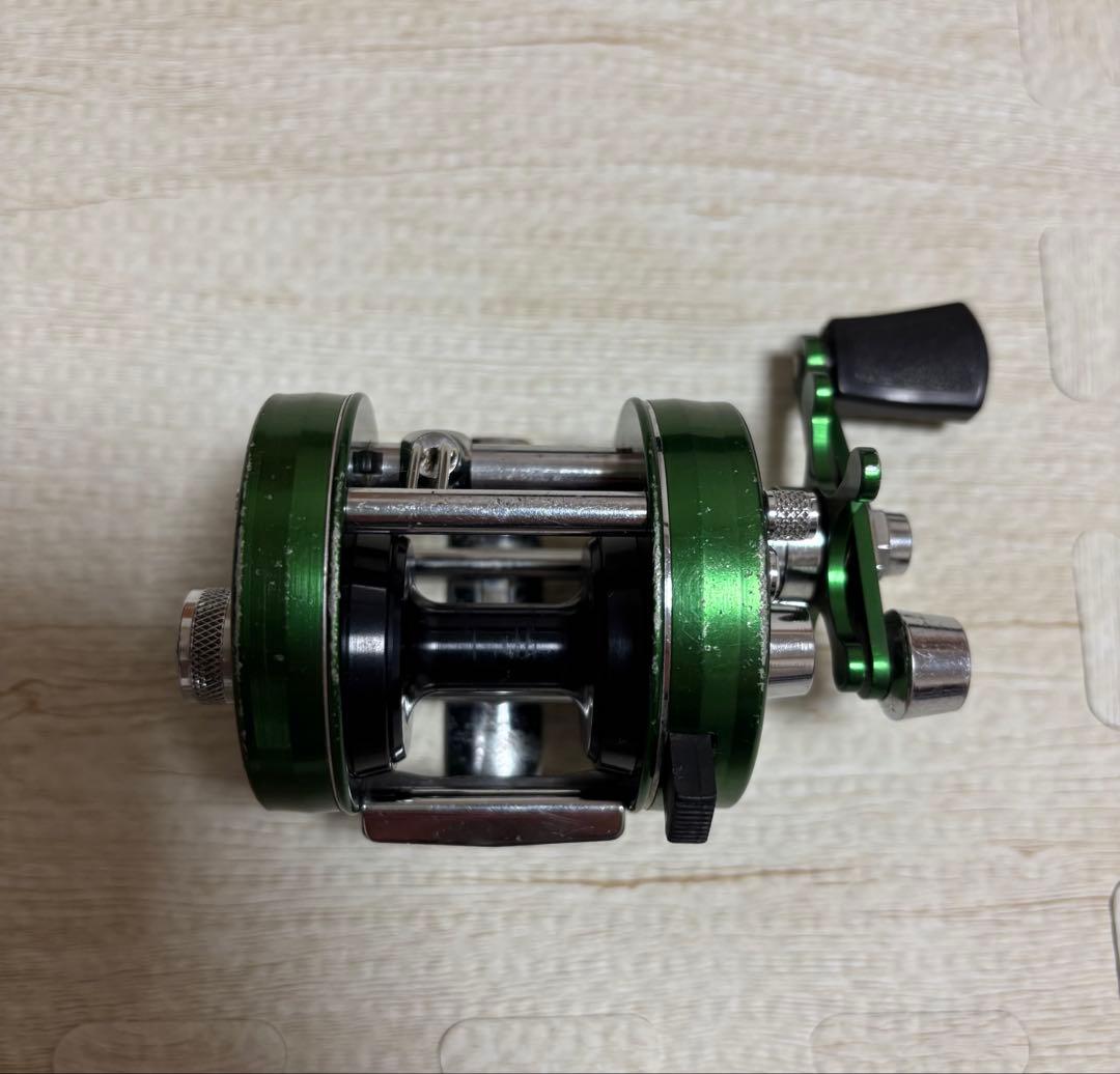 アブ アンバサダー2500C ノスタルジアグリーン