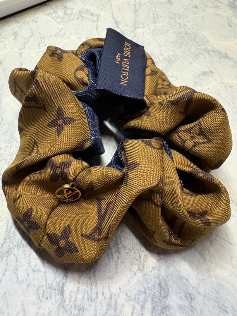 Louis Vuitton モノグラム シュシュ