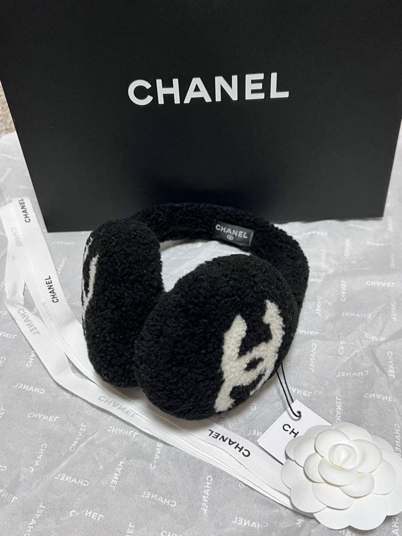 入手困難 ★ CHANEL イヤーマフ ロゴ入りモコモコ 耳あて