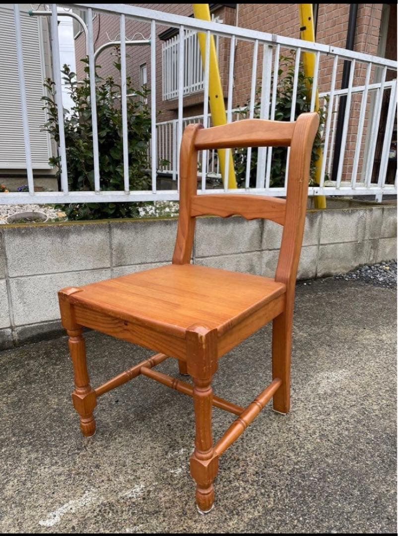 人気のパイン材　スペイン製　ダイニングチェア　無垢材　椅子