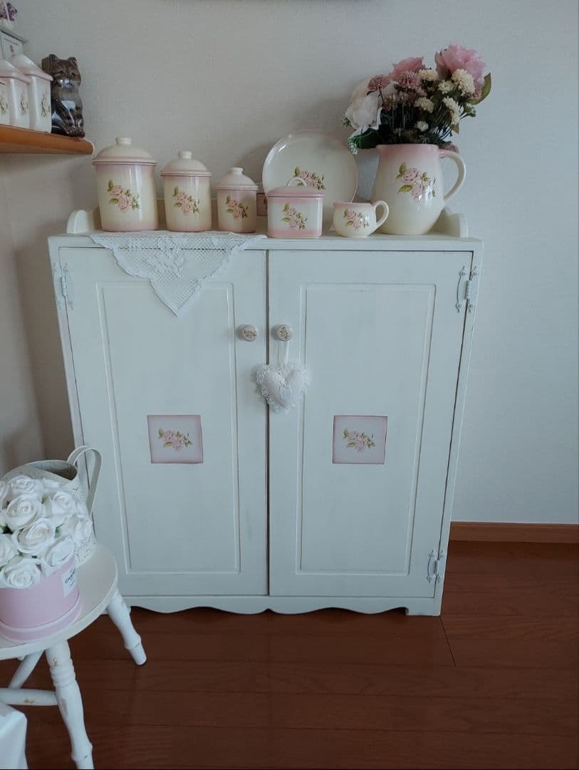 イマン、ダイアナローズ、白家具、カントリー家具フレンチカントリー家具キャビネット