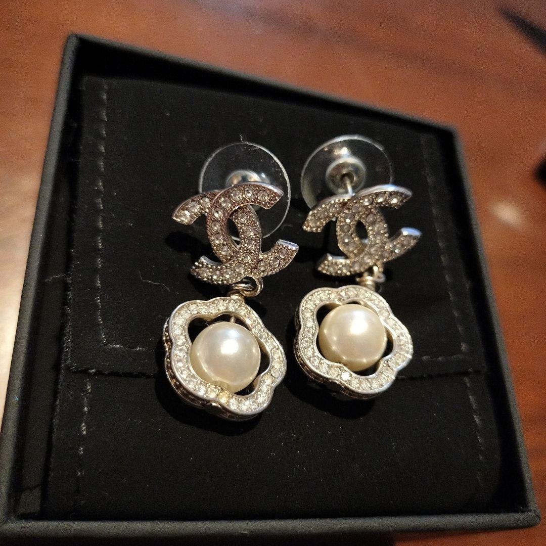 CHANEL パール付きフラワーモチーフピアス