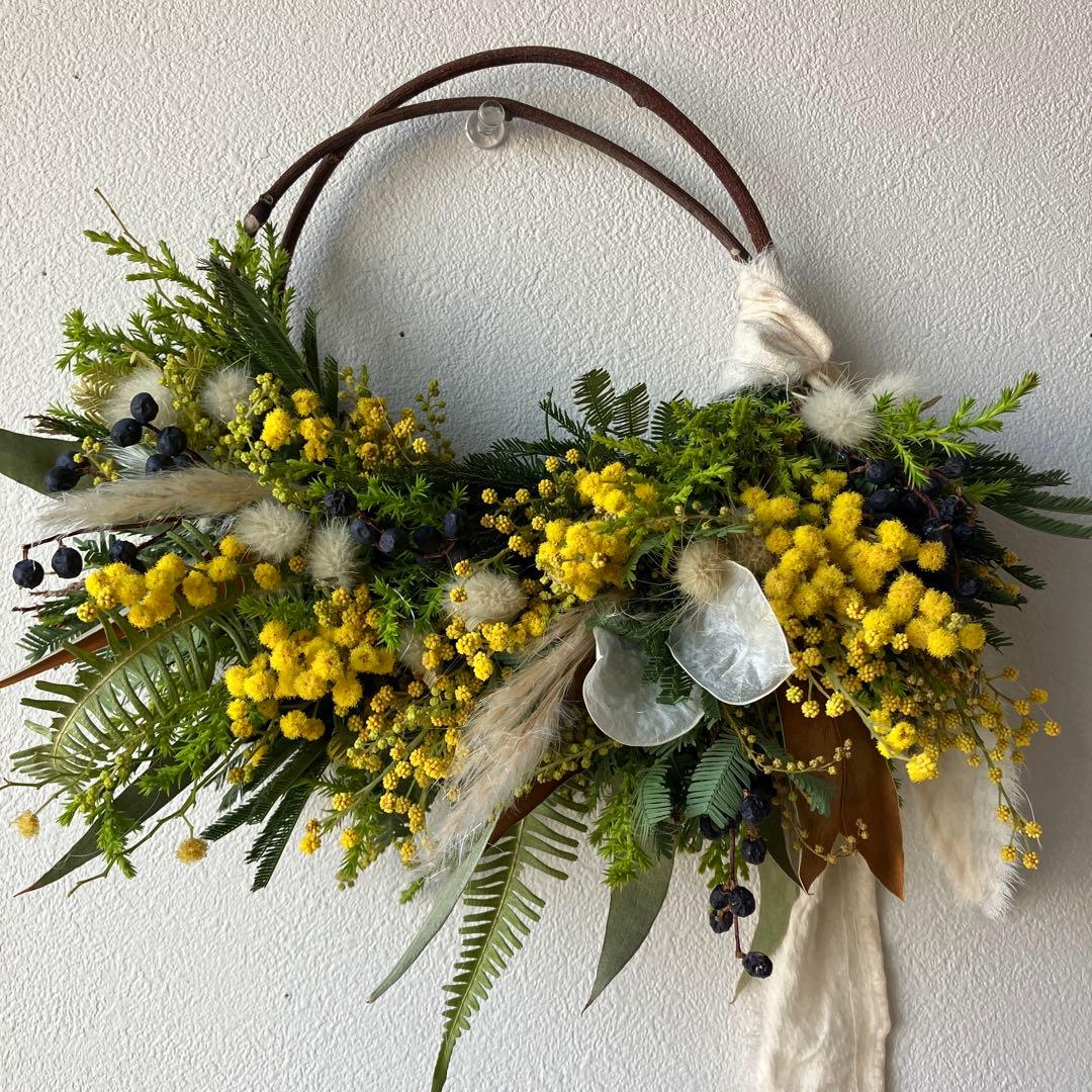 ミモザ　イタリア産ミランドールとルナリアのハーフリース　グレビレア　春