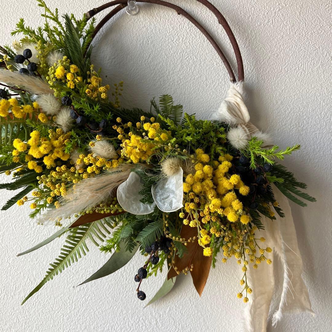 ミモザ　イタリア産ミランドールとルナリアのハーフリース　グレビレア　春