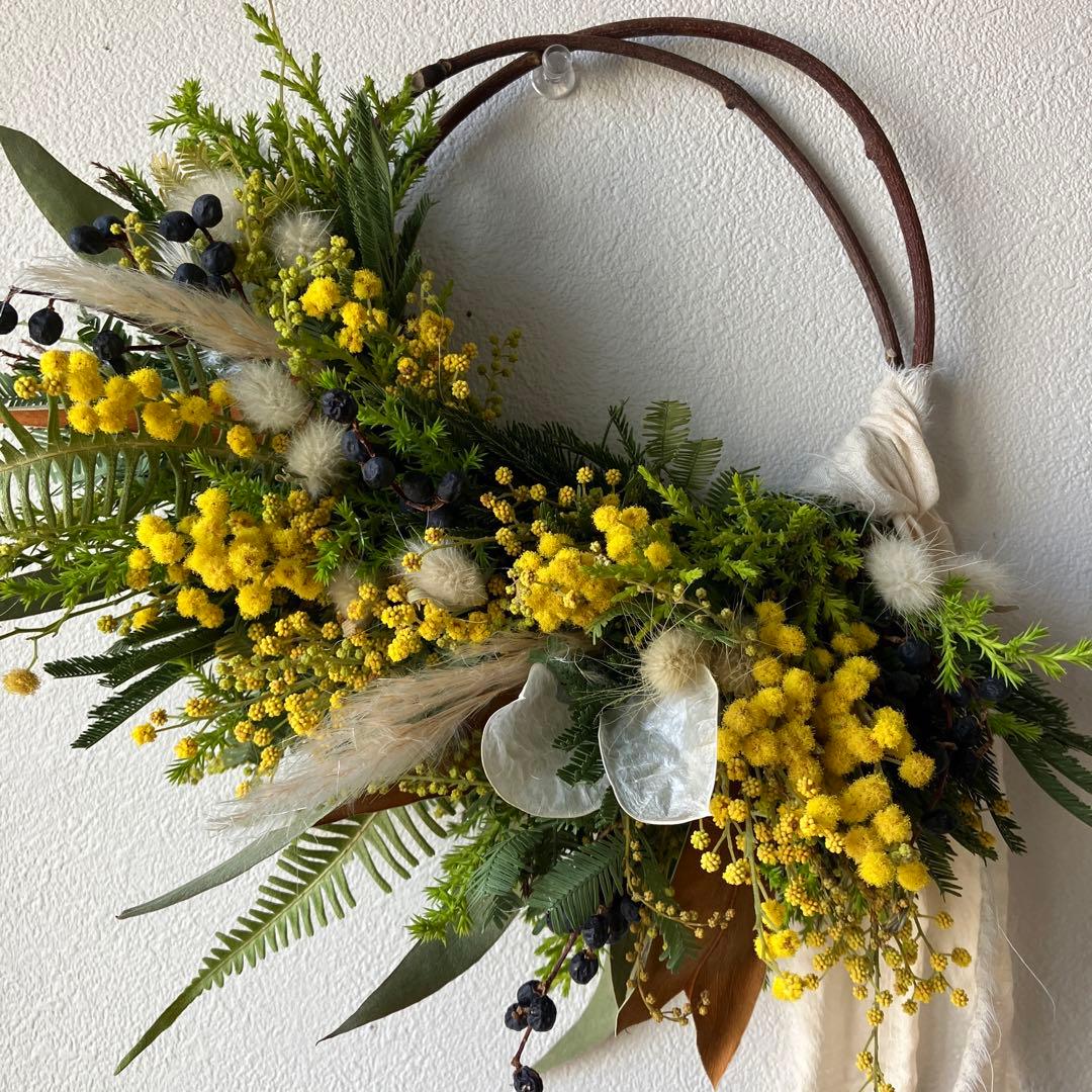 ミモザ　イタリア産ミランドールとルナリアのハーフリース　グレビレア　春