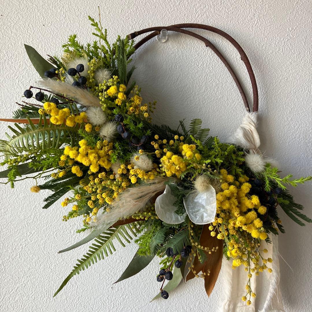 ミモザ　イタリア産ミランドールとルナリアのハーフリース　グレビレア　春