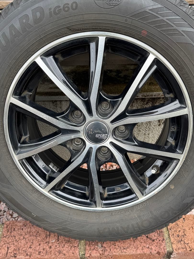 1/4から発送YOKOHAMA スタッドレス195/65R15 タイヤホイール付