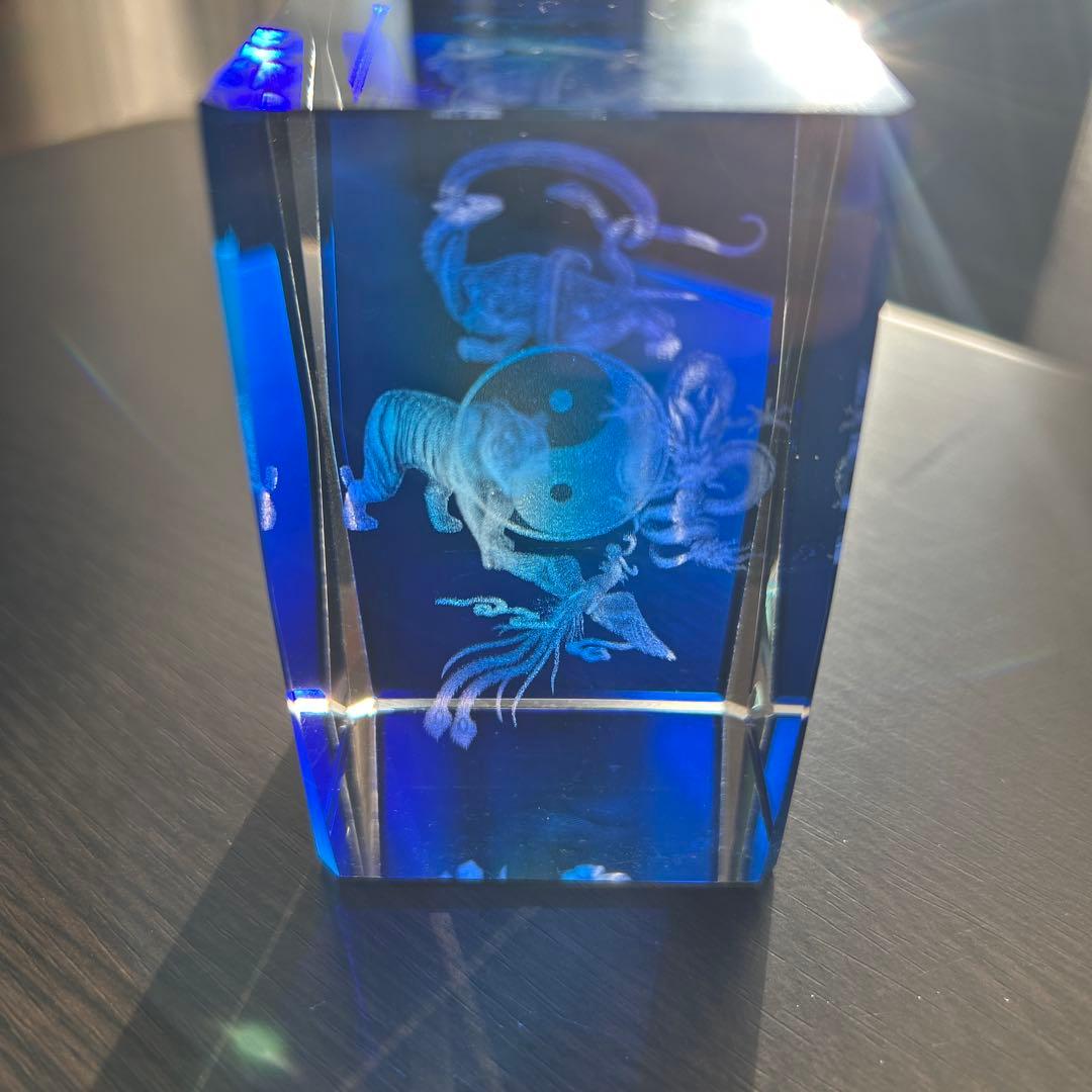 青いアクリルキャラクター置物