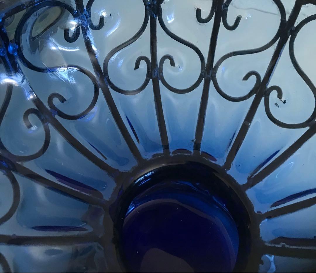 ヴィンテージ　青色高台器　ガラス球体 装飾金属ワイヤー付き