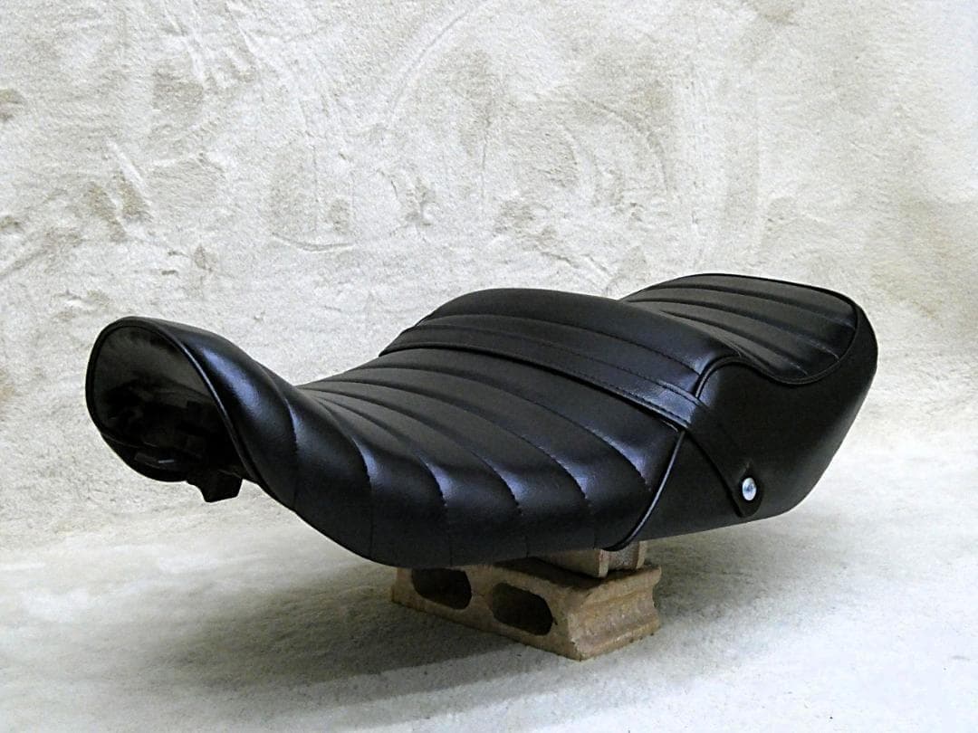 ゼファー400 前期・初期 黒皮 タックロール シート/C1-4