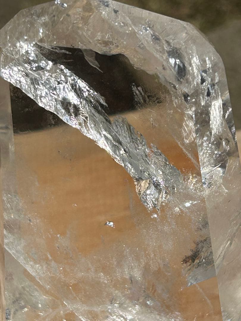 水晶透明度が高く最高品質AAAAAレインボークラック入