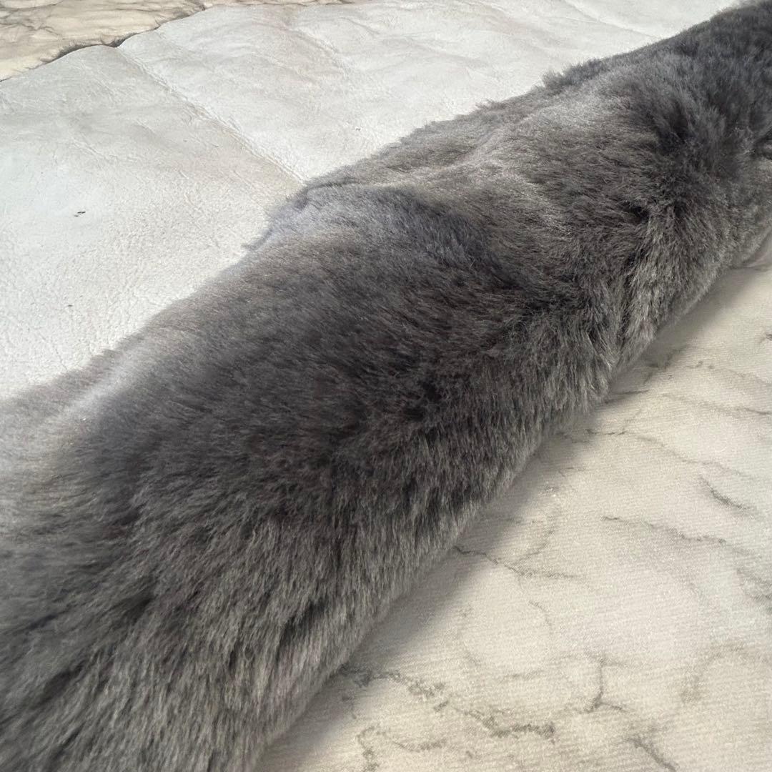 新品 洗えるリアルムートンラグ 55×170cm 短毛 チャコールグレー