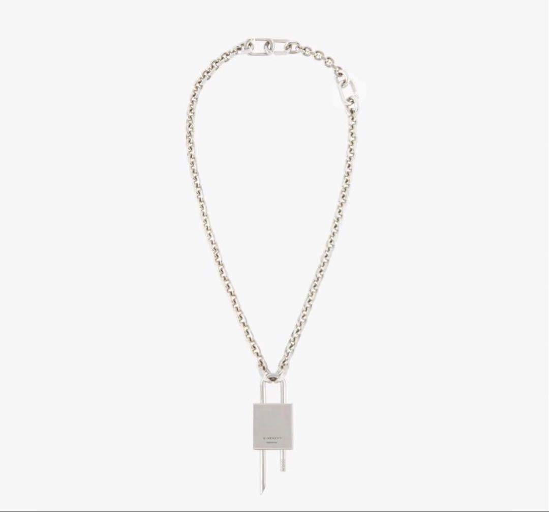 GIVENCHY シルバー ロックネックレス
