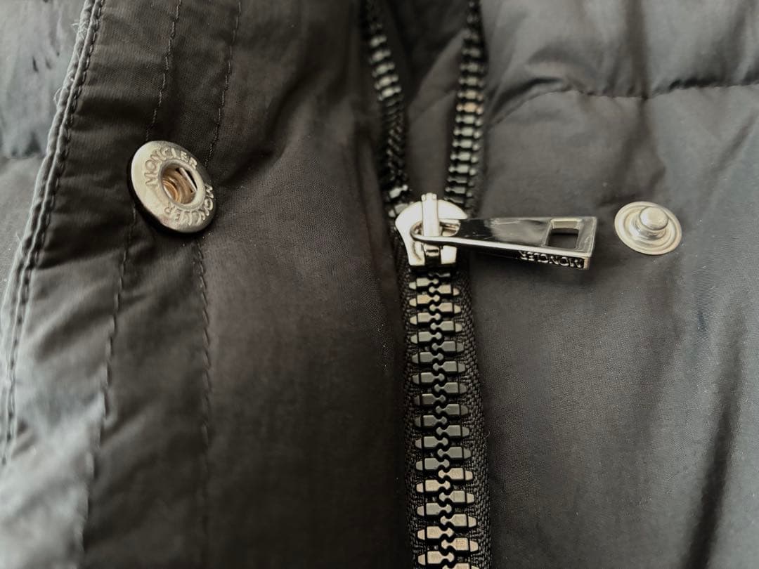 MONCLER モンクレール ショート丈ダウンジャケット 黒