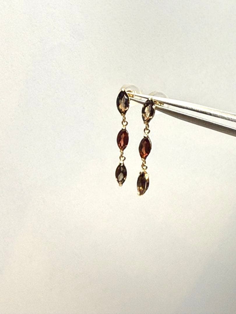 K18 ガーネット&スモーキークオーツピアス