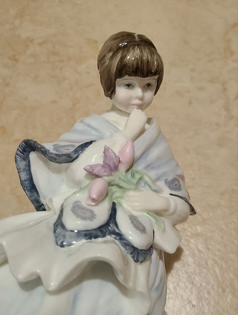 コールポート フィギュリン Visiting Day