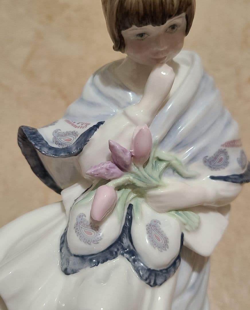 コールポート フィギュリン Visiting Day