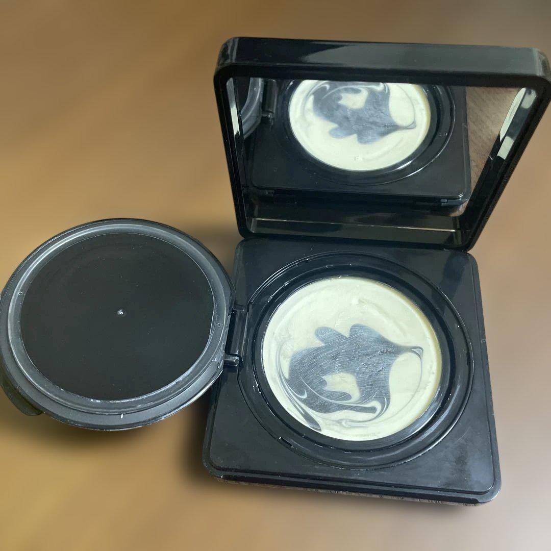 GIVENCHY ジバンシィ　ソワンノワール UV コンパクト