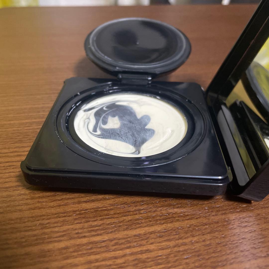 GIVENCHY ジバンシィ　ソワンノワール UV コンパクト