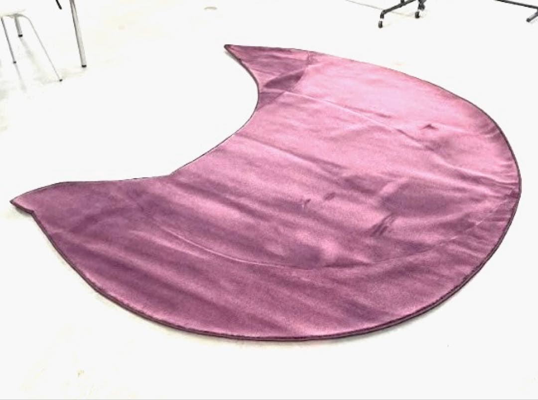 月型紫色ラグ イタリア製　猫型