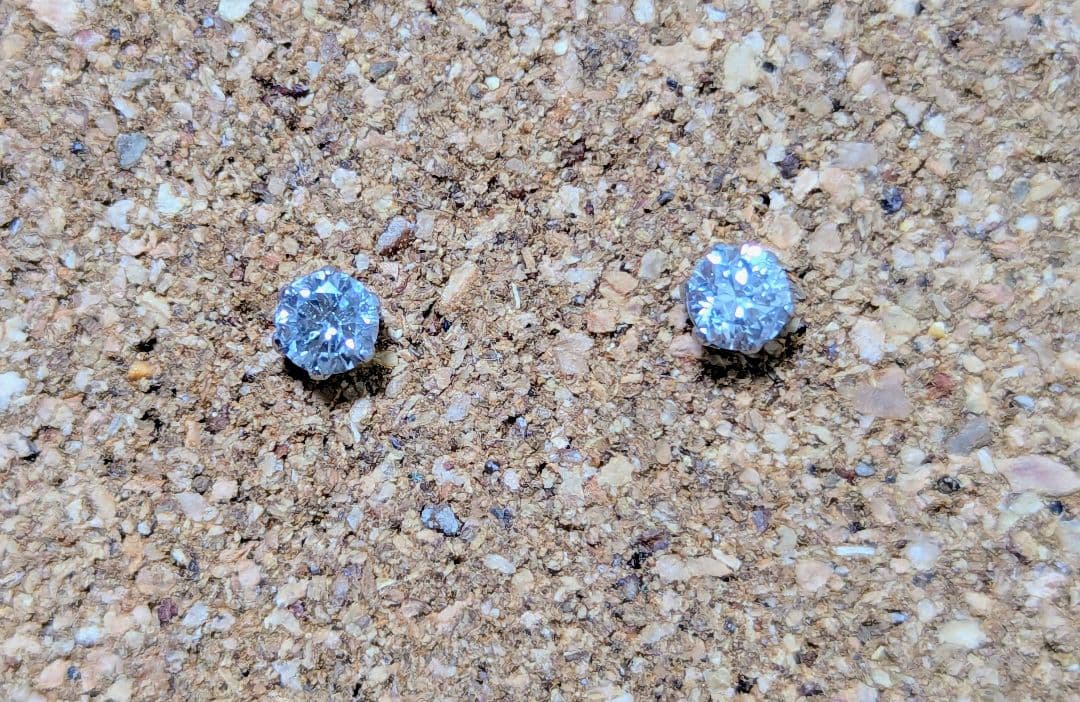 Pt天然ダイヤモンド　ピアス　0.3㌌