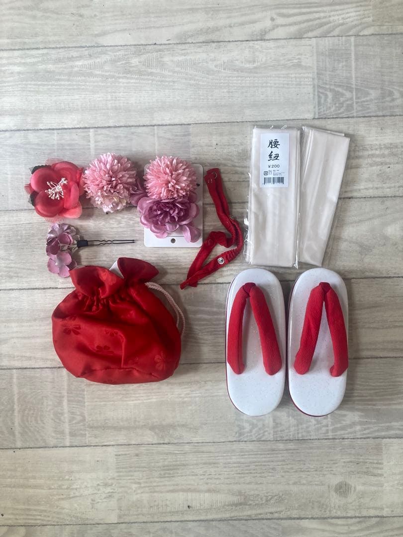 七五三　かわいい花柄着物(3〜5歳児女の子)フルセット アクセサリー多数付き