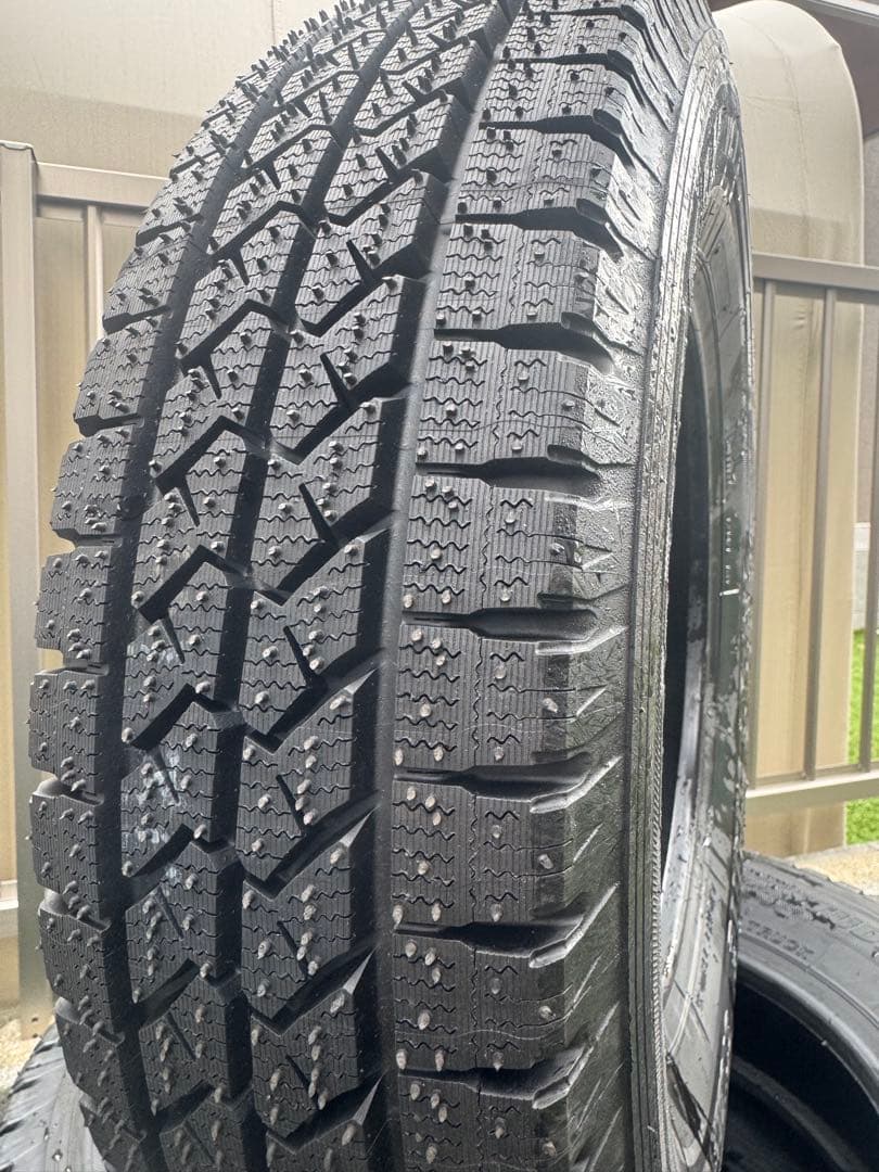 ◆新品送料無料◆BLIZZAK スタッドレスタイヤ 175R14 4本セット