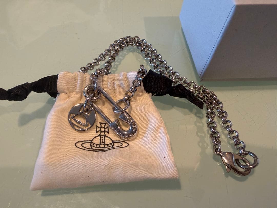 Vivienne Westwood セーフティピンネックレス