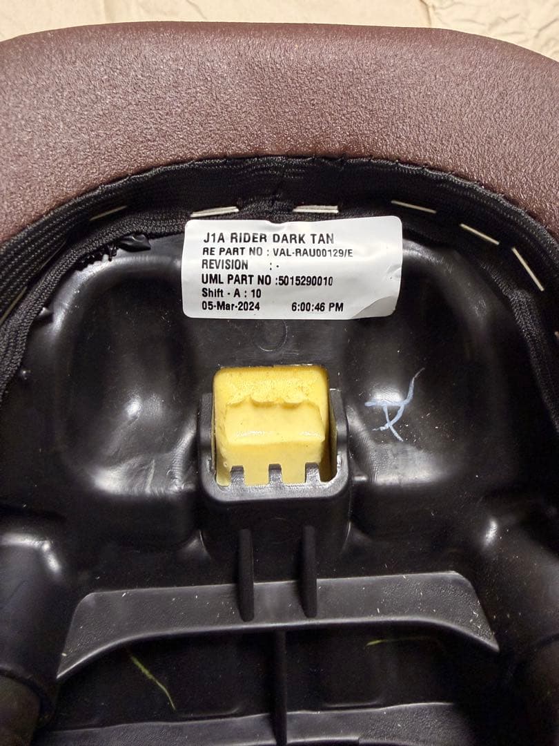 ロイヤルエンフィールド クラシック350 純正ノーマルシート ブラウン 前後