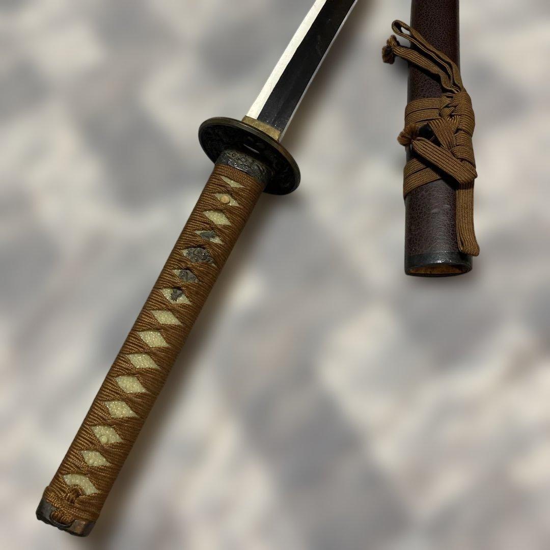 上級模造刀 茶柄 鶴松図楕円鍔 茶鱗鞘