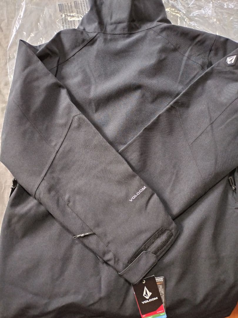VOLCOM ウェア24-25 サイズM ブラック タグ付き新品 更に値下げ