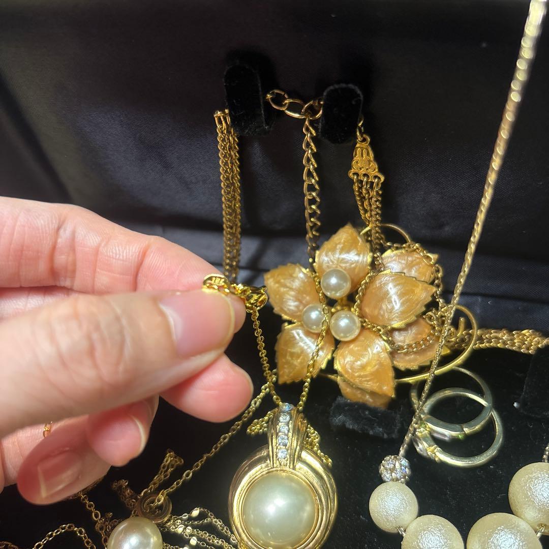 遺品生前整理アクセサリーまとめ　ネックレス、指輪、AVON、Au750