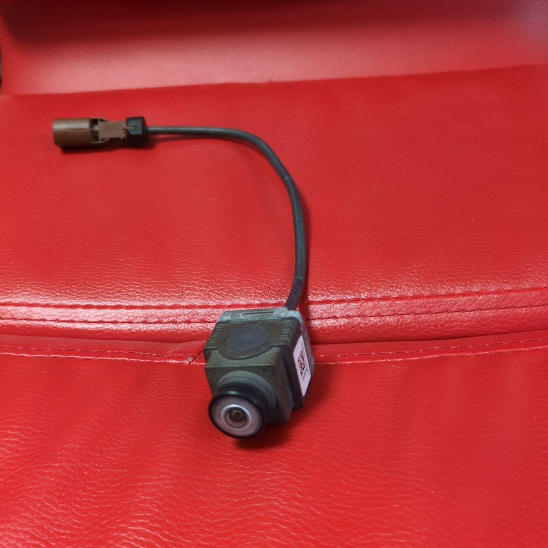 ベンツ　フロントグリルカメラ　v220d