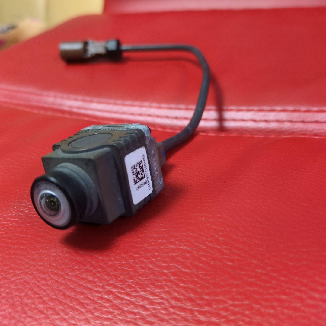 ベンツ　フロントグリルカメラ　v220d