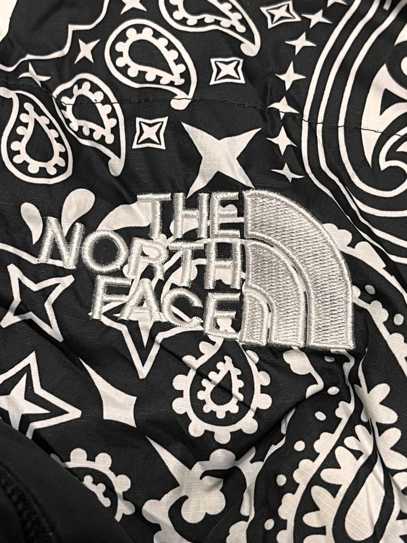 ノースフェイス　シュプリーム　寝袋　Supreme バンダナ柄　ブラック