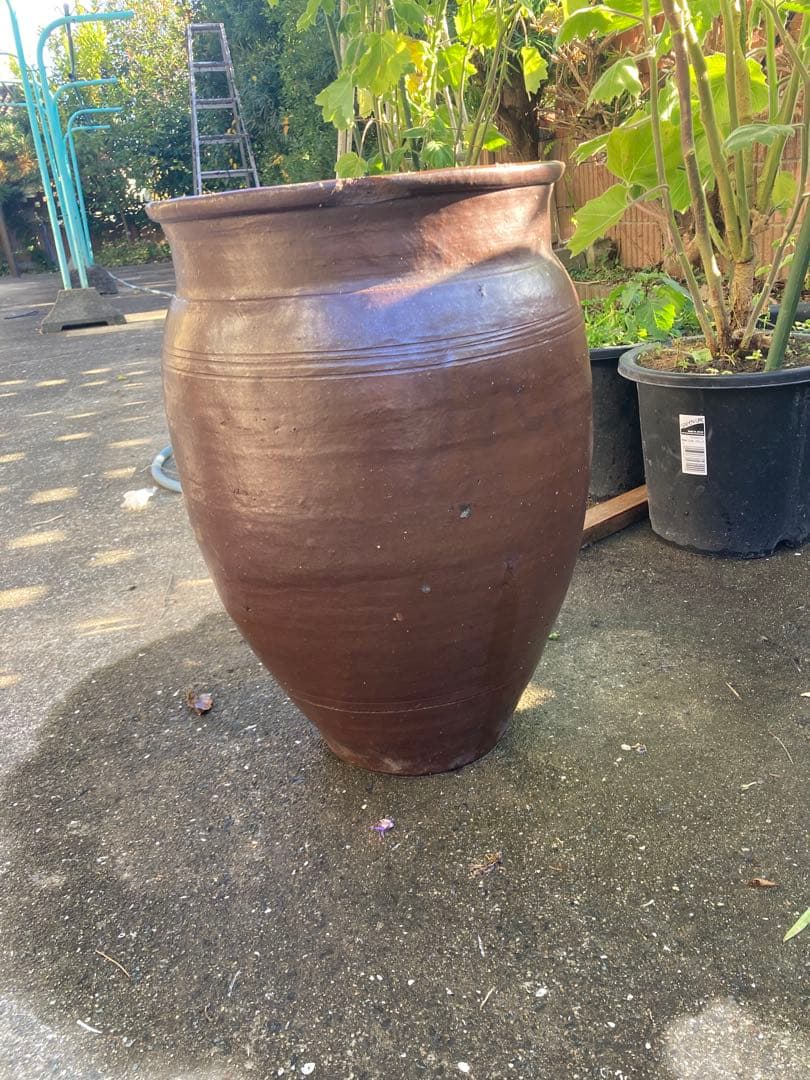 存在感抜群！時代物 陶器の大型甕 古い壺 。茶褐色。和モダン 55センチ