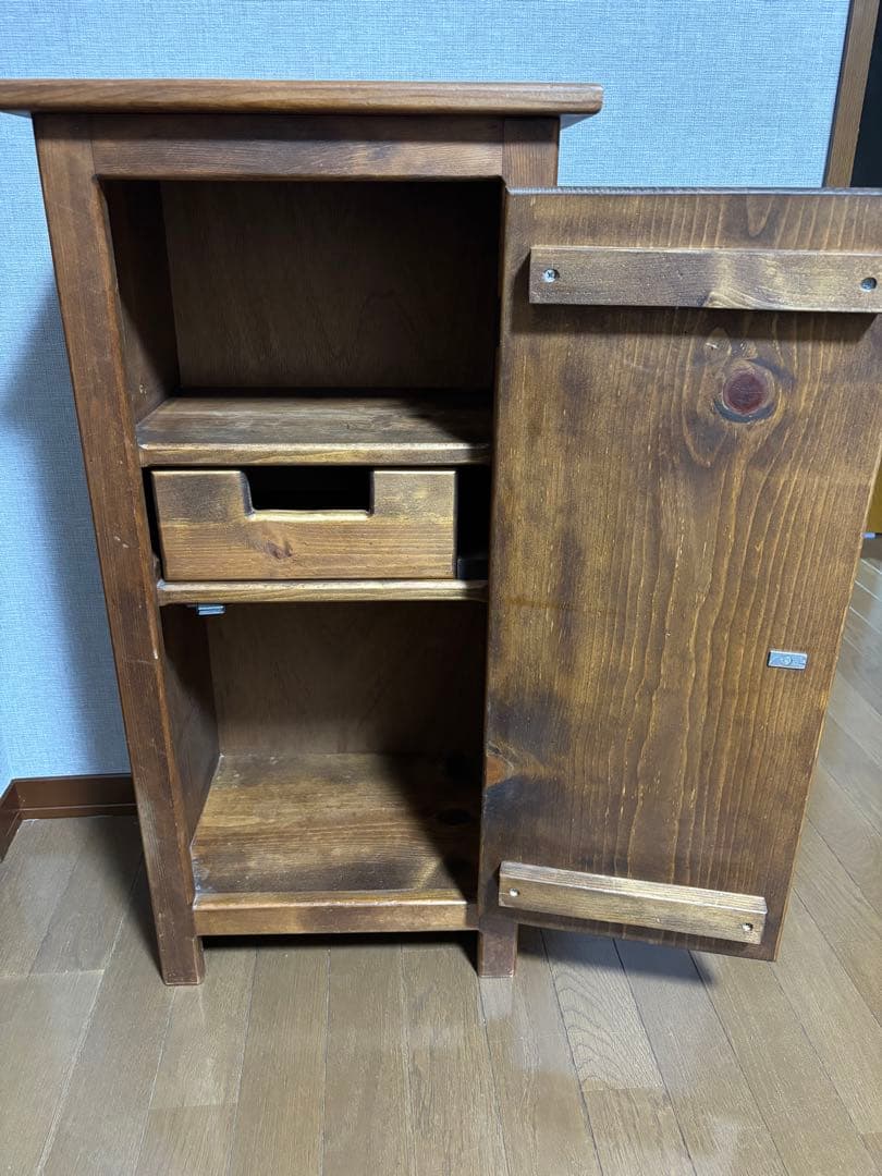 カントリーキャビネット