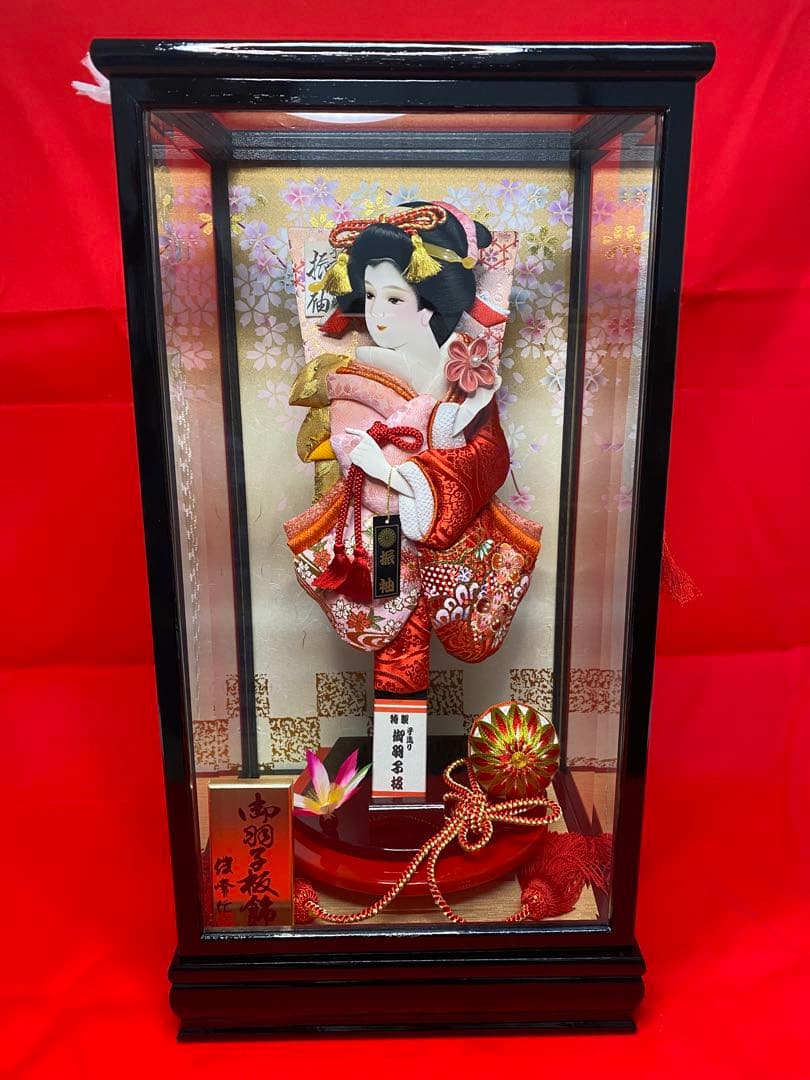 羽子板振袖刺繍金彩ガラスケース１３号・サイズ間口約２８×奥行約２３×高さ約５５㎝