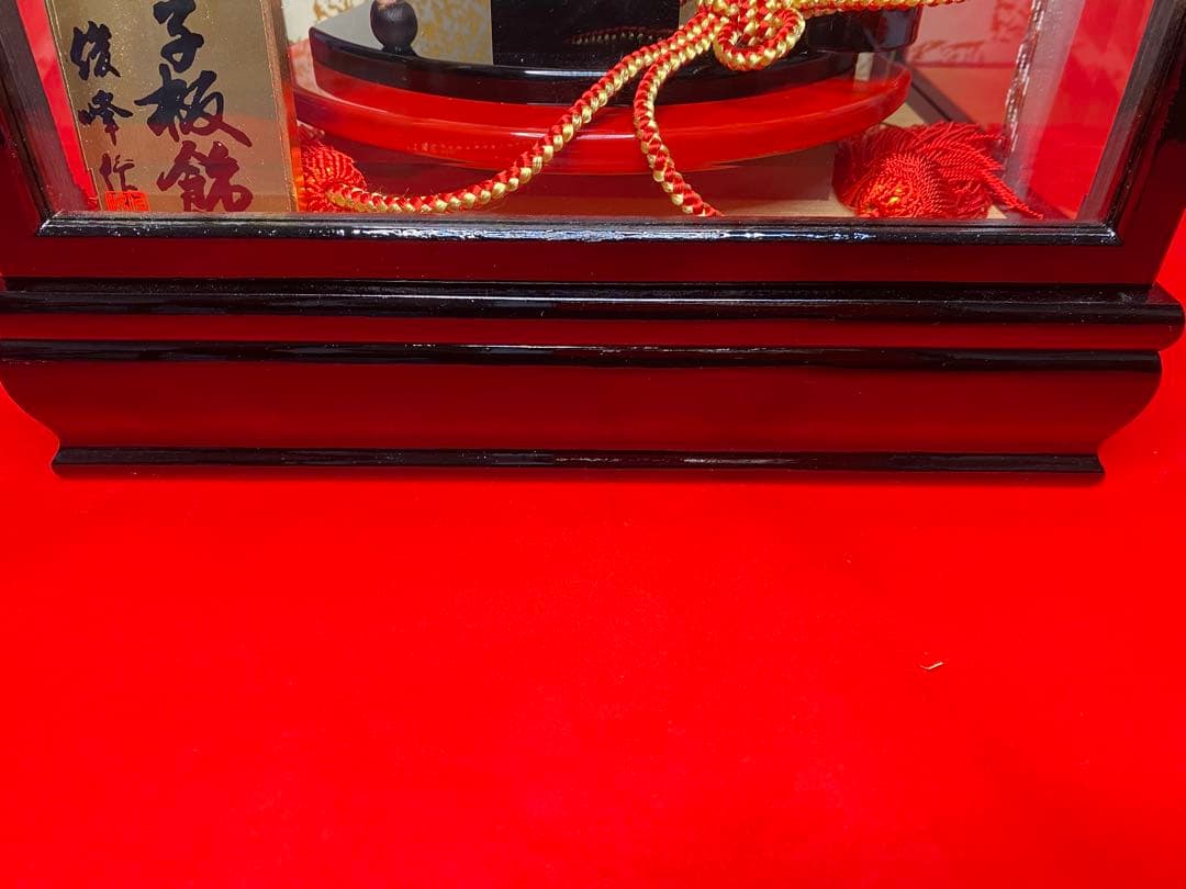 羽子板振袖刺繍金彩ガラスケース１３号・サイズ間口約２８×奥行約２３×高さ約５５㎝