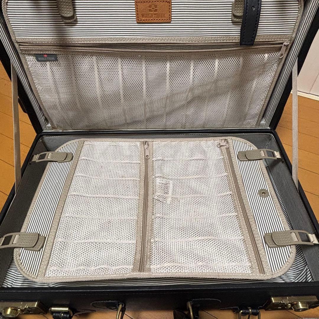 WORLD TRUNK 本革キャリーケース黒 TSAロック付 トランク型 34L